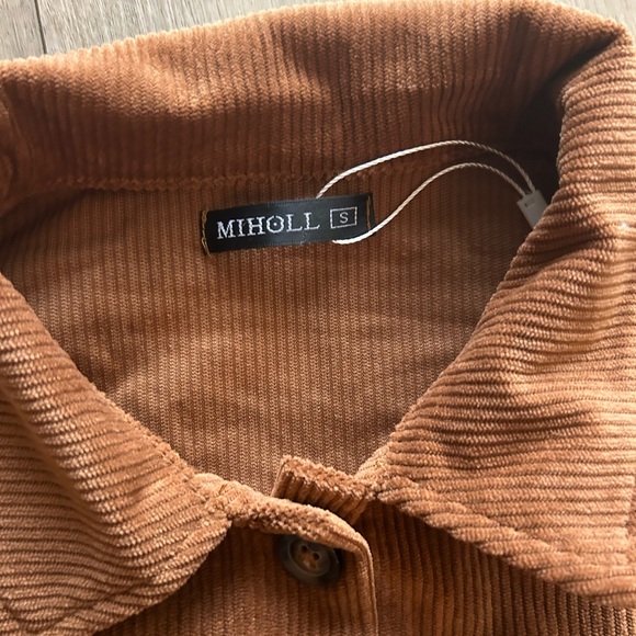 Shacket - Picture 3 of 3